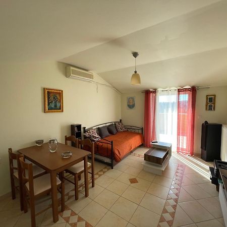 Appartement La Soffitta Di Bampina à Perivólion Extérieur photo