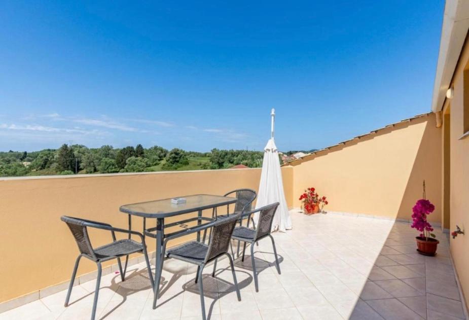 Appartement La Soffitta Di Bampina à Perivólion Extérieur photo