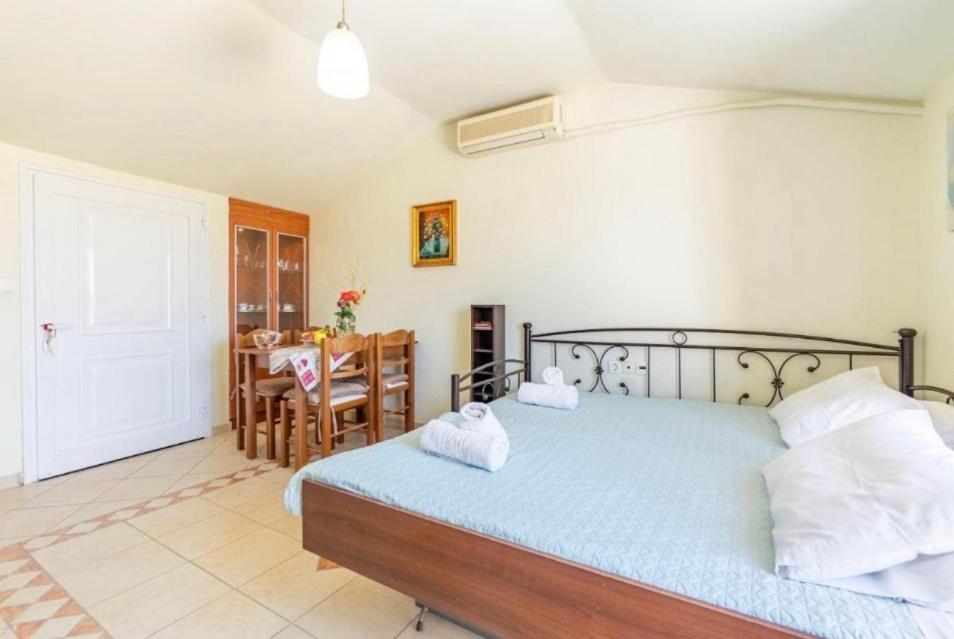 Appartement La Soffitta Di Bampina à Perivólion Extérieur photo